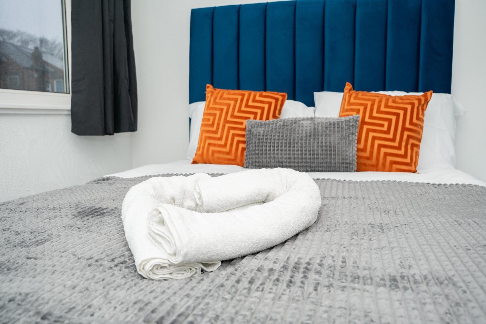 Villa Stylish 3 Bed House With Free Parking à Leeds  Extérieur photo